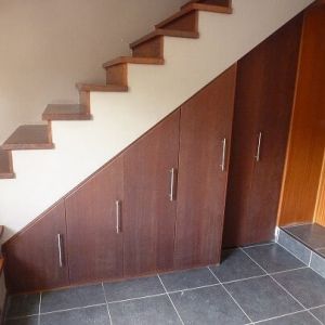 rangements fermés sous escalier en plaquage merbeau rangements fermés sous escalier en plaquage merbeau