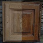 porte de meuble à moitié décapée porte de meuble à moitié décapée